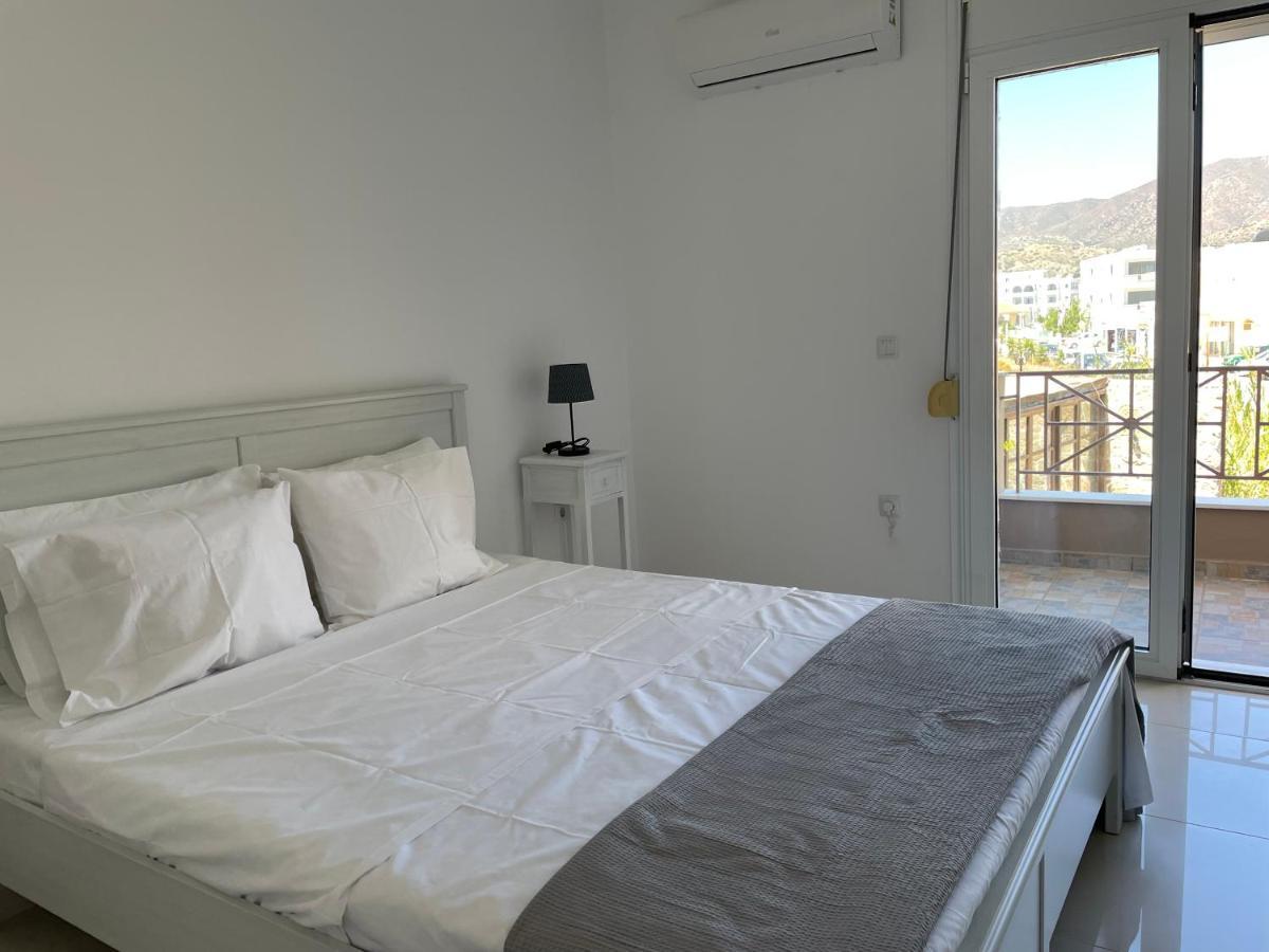 Locals Apartment Karpathos Екстер'єр фото